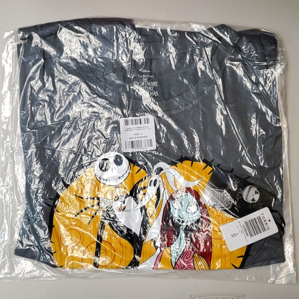 ❤️NWT TORRID TEE - NIGHTMARE BEFORE CHRISTMAS JACK & SALLY SUPER SOFT - Picture 8 of 13